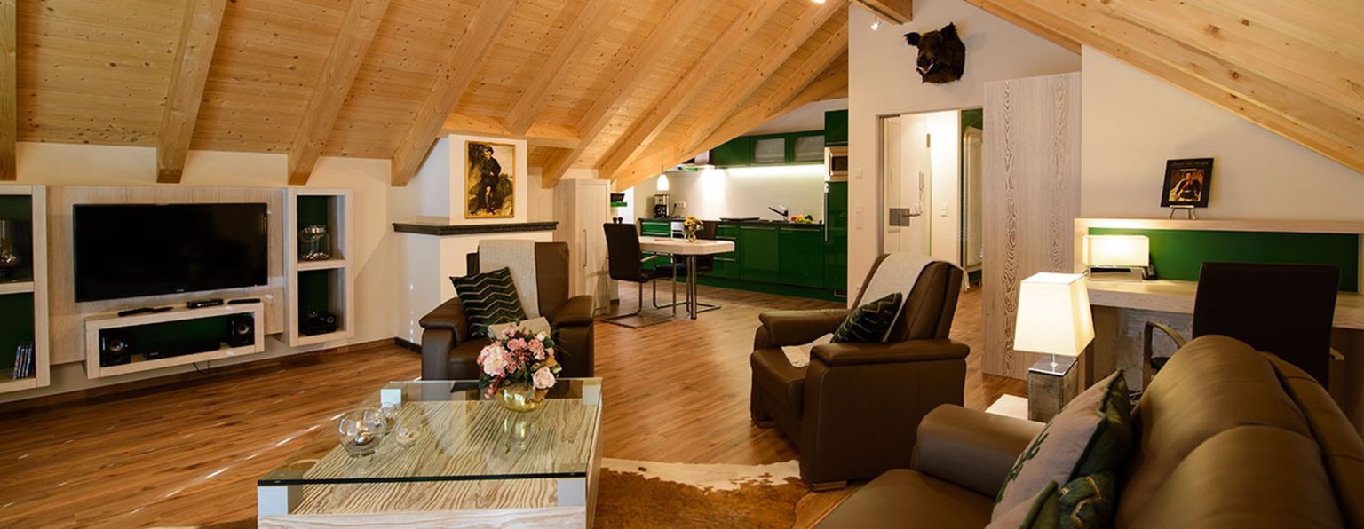 5-Sterne-Ferienwohnung-Smaragd-Suite-Prinzregent-Luitpolds-Adlerhorst-Wohnzimmer-1
